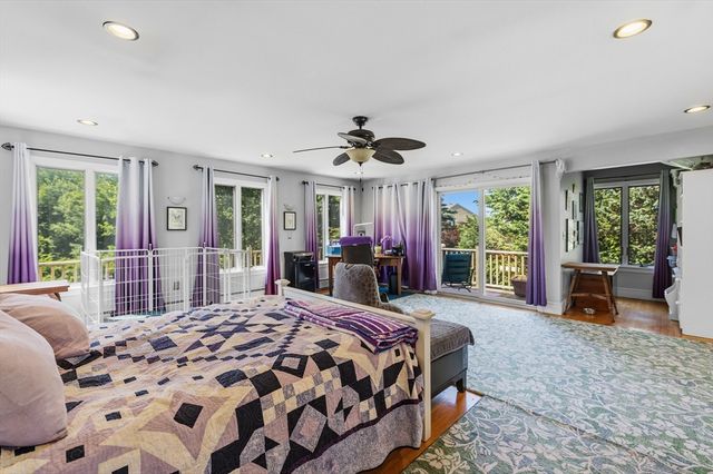 476 Sconticut Neck Rd, Fairhaven, MA 02719