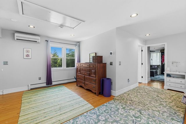 476 Sconticut Neck Rd, Fairhaven, MA 02719