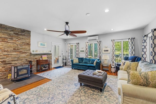 476 Sconticut Neck Rd, Fairhaven, MA 02719