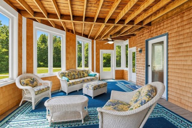 476 Sconticut Neck Rd, Fairhaven, MA 02719