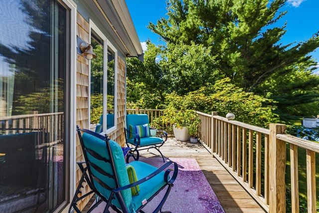 476 Sconticut Neck Rd, Fairhaven, MA 02719