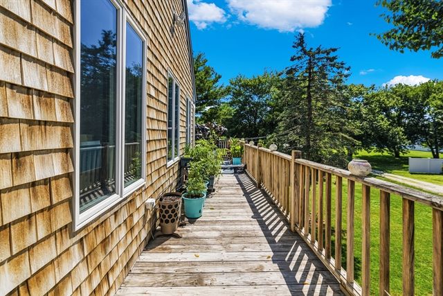 476 Sconticut Neck Rd, Fairhaven, MA 02719