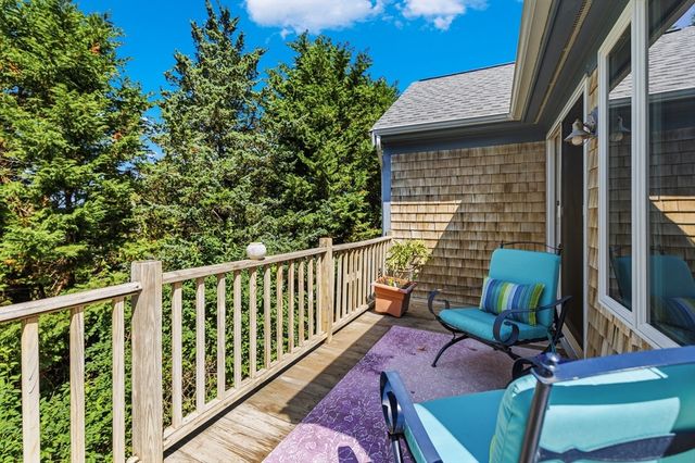 476 Sconticut Neck Rd, Fairhaven, MA 02719