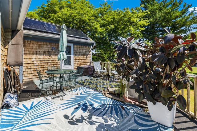 476 Sconticut Neck Rd, Fairhaven, MA 02719