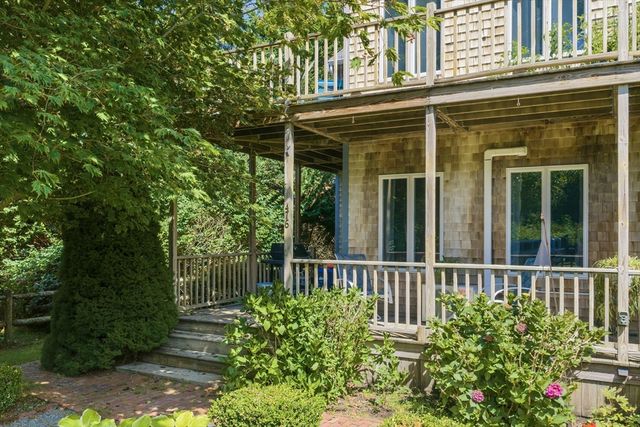 476 Sconticut Neck Rd, Fairhaven, MA 02719