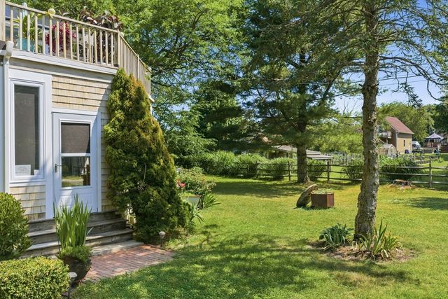 476 Sconticut Neck Rd, Fairhaven, MA 02719