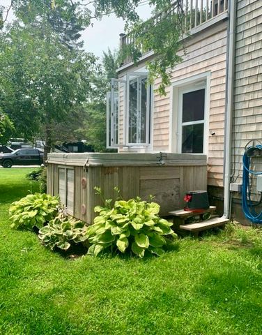 476 Sconticut Neck Rd, Fairhaven, MA 02719