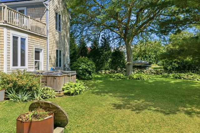 476 Sconticut Neck Rd, Fairhaven, MA 02719