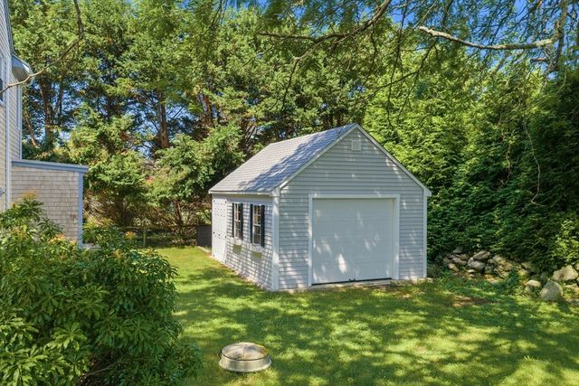 476 Sconticut Neck Rd, Fairhaven, MA 02719