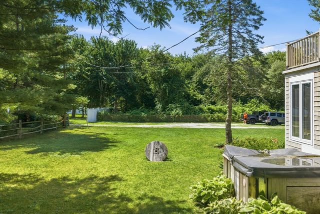 476 Sconticut Neck Rd, Fairhaven, MA 02719