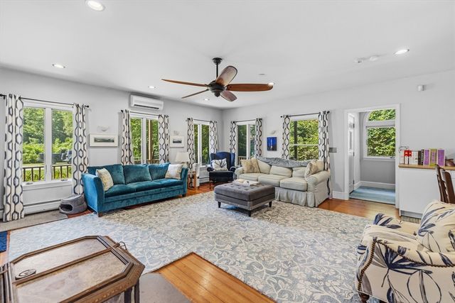 476 Sconticut Neck Rd, Fairhaven, MA 02719