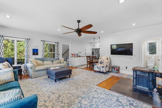476 Sconticut Neck Rd, Fairhaven, MA 02719