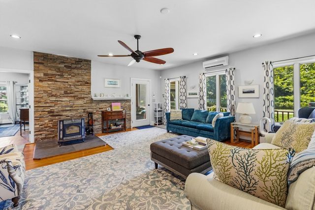 476 Sconticut Neck Rd, Fairhaven, MA 02719