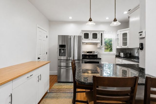 476 Sconticut Neck Rd, Fairhaven, MA 02719