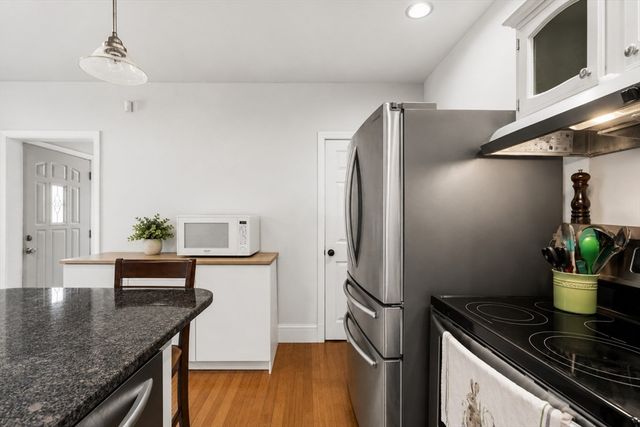 476 Sconticut Neck Rd, Fairhaven, MA 02719