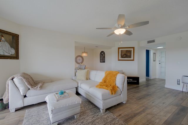 3959 Via Poinciana Drive 602, Lake Worth, FL 33467