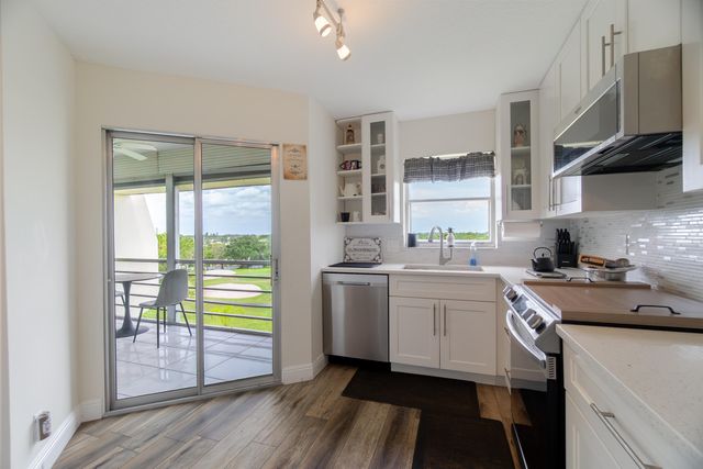 3959 Via Poinciana Drive 602, Lake Worth, FL 33467