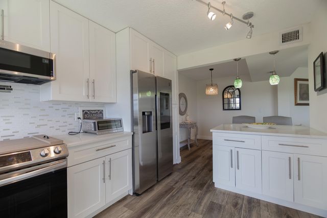 3959 Via Poinciana Drive 602, Lake Worth, FL 33467