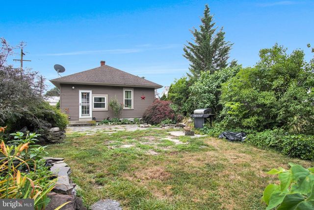 21 H ST, Carlisle, PA 17013