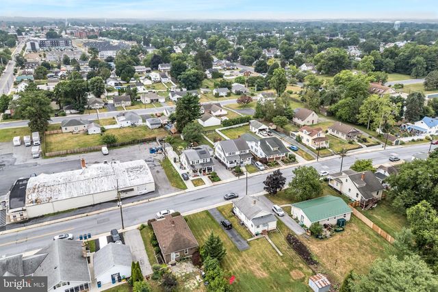 21 H ST, Carlisle, PA 17013