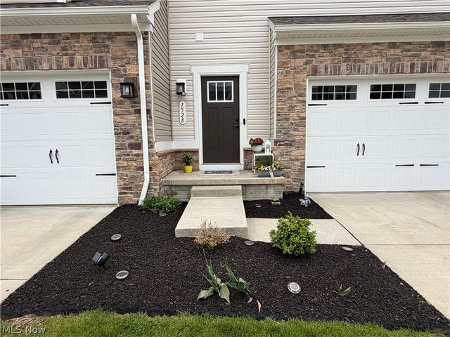 1528 Spruce Hill Drive, Stow, OH 44224