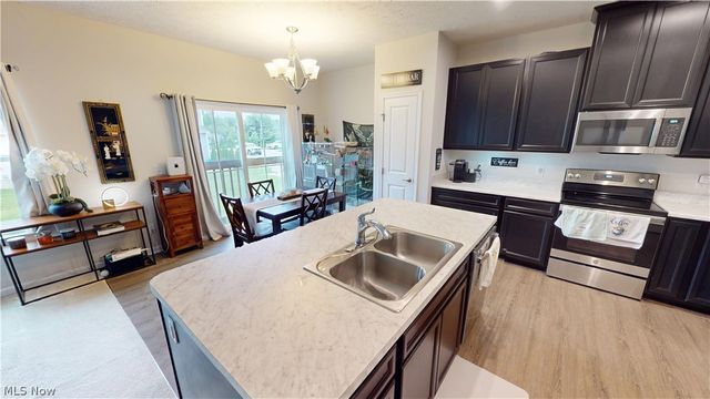 1528 Spruce Hill Drive, Stow, OH 44224