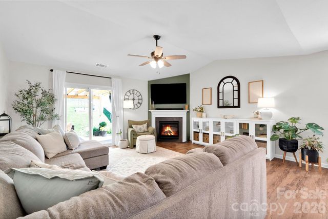2006 Greenbrook Trail, Dallas, NC 28034