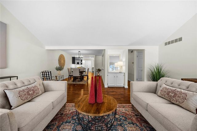 46 Creek Ridge, Pittsford, NY 14534