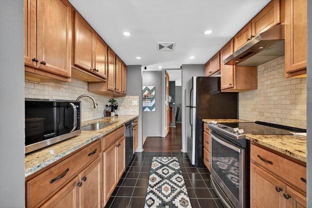 1337 21 Avenue 3D, Rock Island, IL 61201