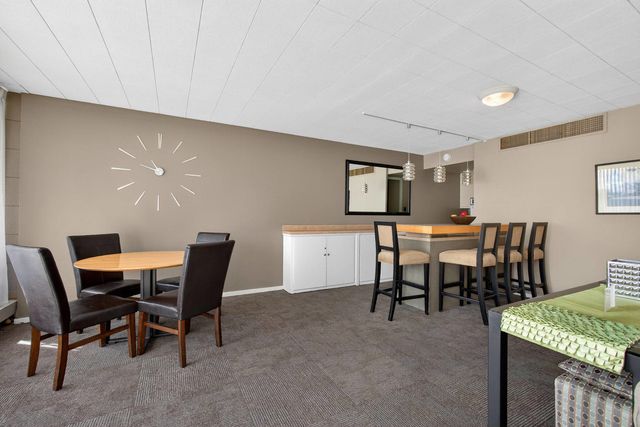 1337 21 Avenue 3D, Rock Island, IL 61201