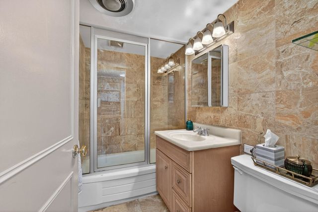 1337 21 Avenue 3D, Rock Island, IL 61201