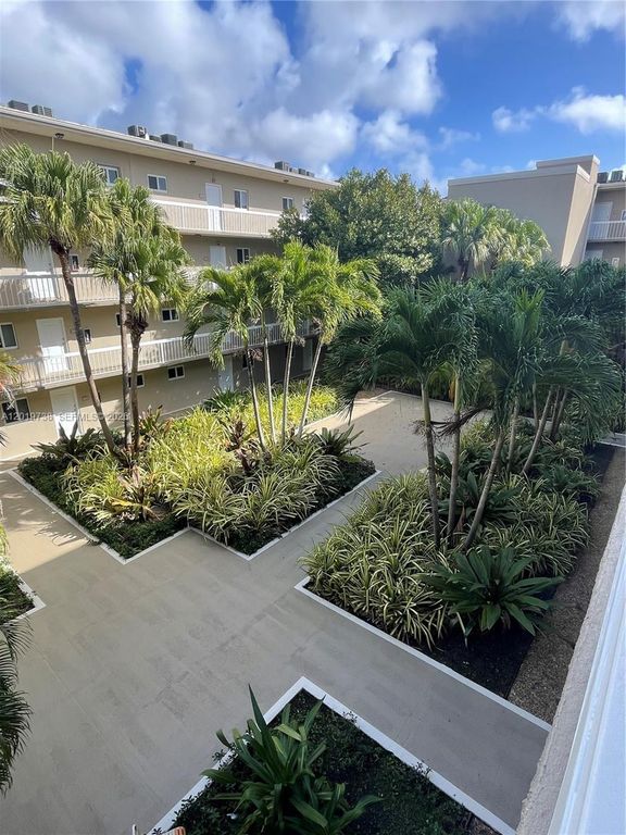 7815 N Camino Real I-216, Miami, FL 33143