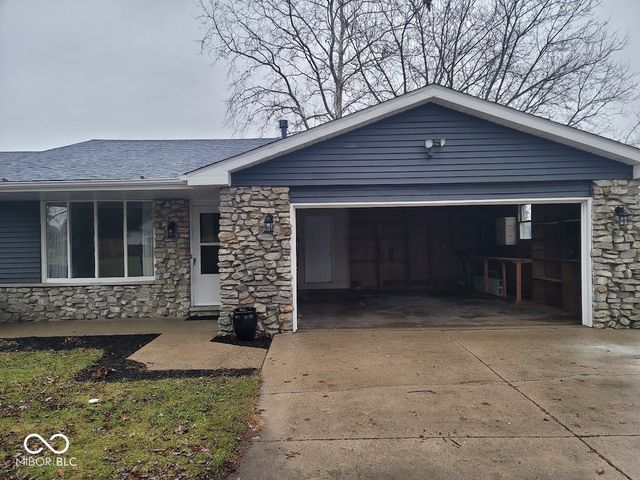 1904 W Sun Valley Parkway, Muncie, IN 47303