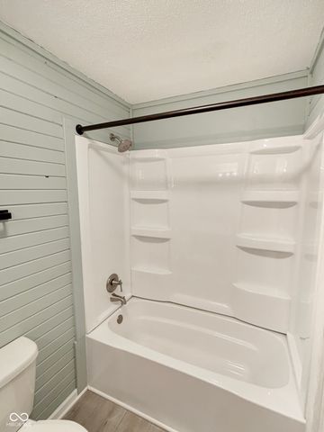 1904 W Sun Valley Parkway, Muncie, IN 47303