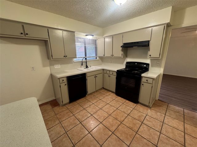 5604 Fireside Drive, Arlington, TX 76016