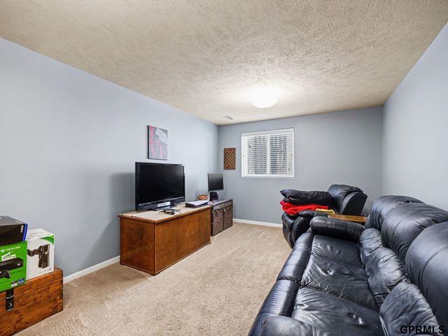 7520 S 180th Avenue, Omaha, NE 68136