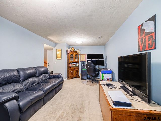 7520 S 180th Avenue, Omaha, NE 68136