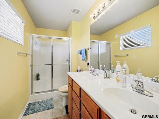 7520 S 180th Avenue, Omaha, NE 68136