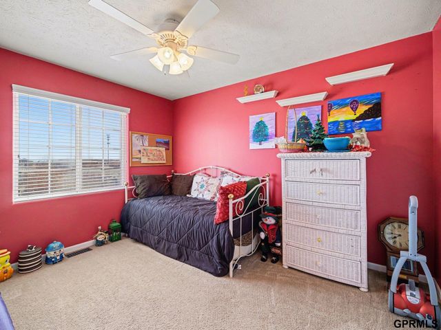 7520 S 180th Avenue, Omaha, NE 68136