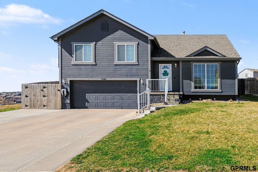 7520 S 180th Avenue, Omaha, NE 68136