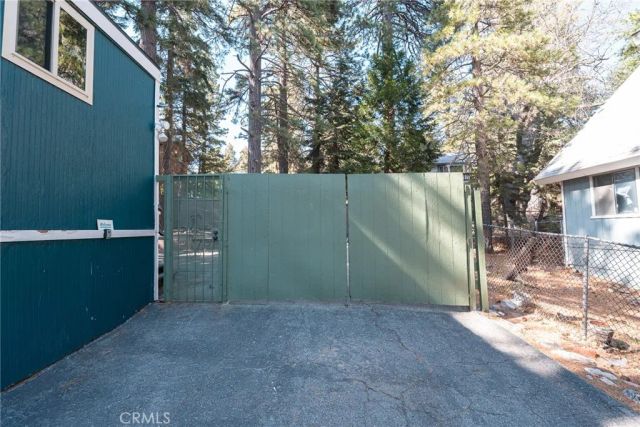31496 Circle View, Running Springs, CA 92382