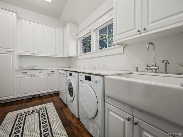 945 Henrietta Street, Birmingham, MI 48009