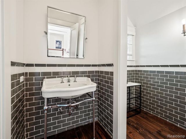 945 Henrietta Street, Birmingham, MI 48009
