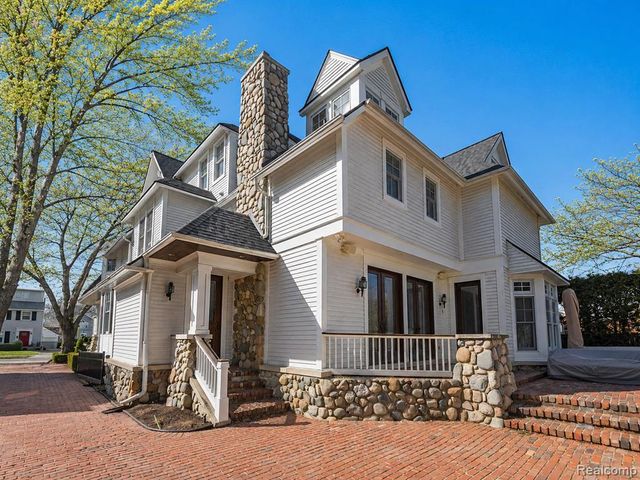945 Henrietta Street, Birmingham, MI 48009