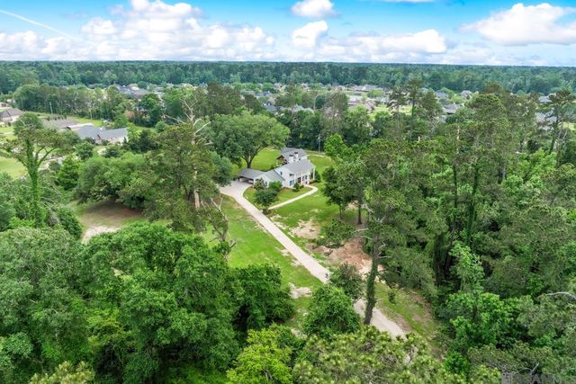 8196 Wildwood Dr, Denham Springs, LA 70706