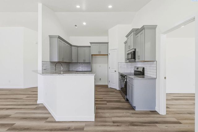 2150 S Elm Place, Kennewick, WA 99337