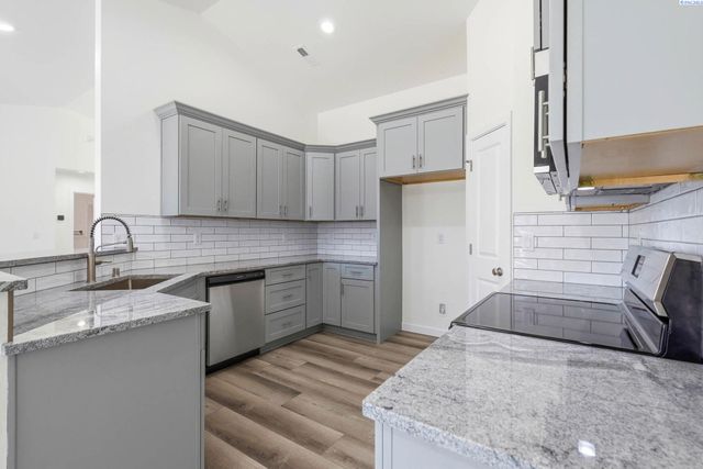 2150 S Elm Place, Kennewick, WA 99337