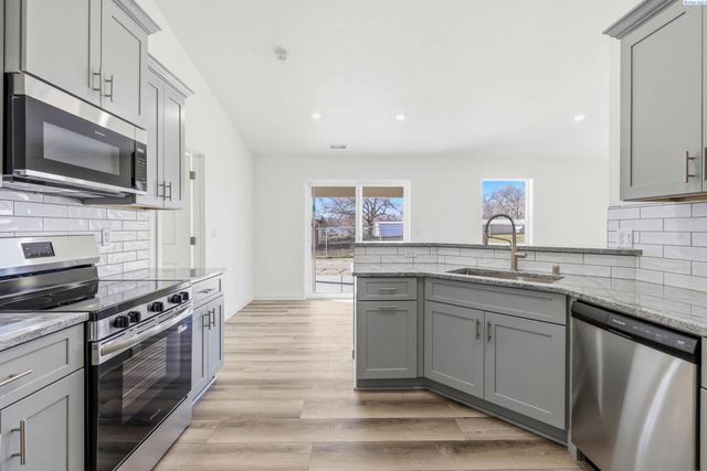 2150 S Elm Place, Kennewick, WA 99337