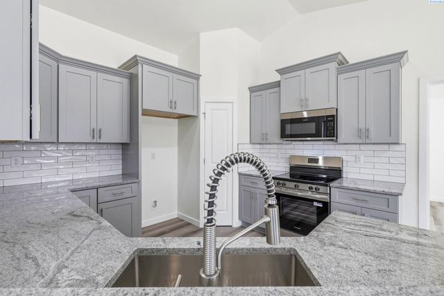 2150 S Elm Place, Kennewick, WA 99337