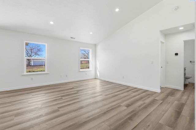 2150 S Elm Place, Kennewick, WA 99337